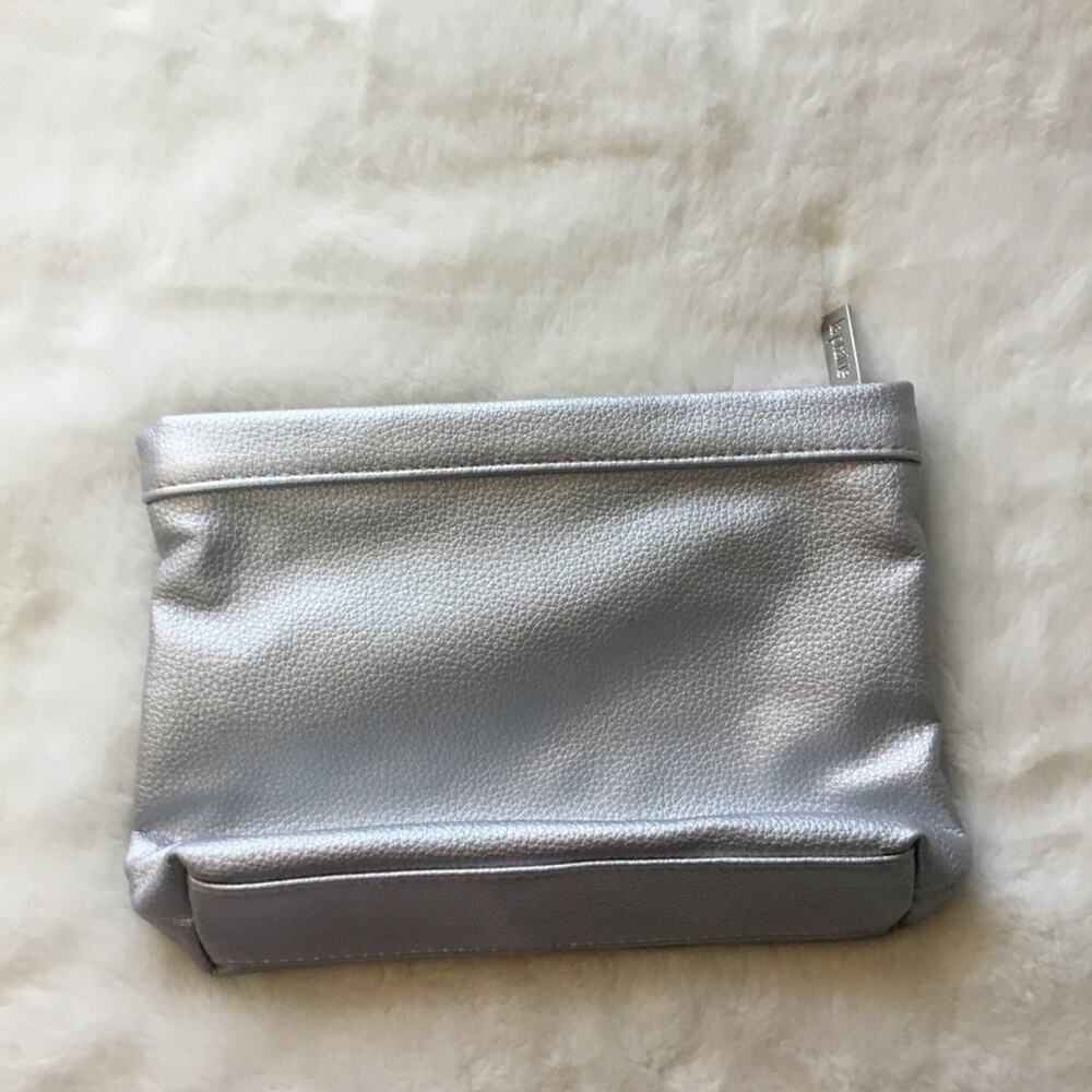 La Prarie Silver Makeup Bag - Picture 2 of 5